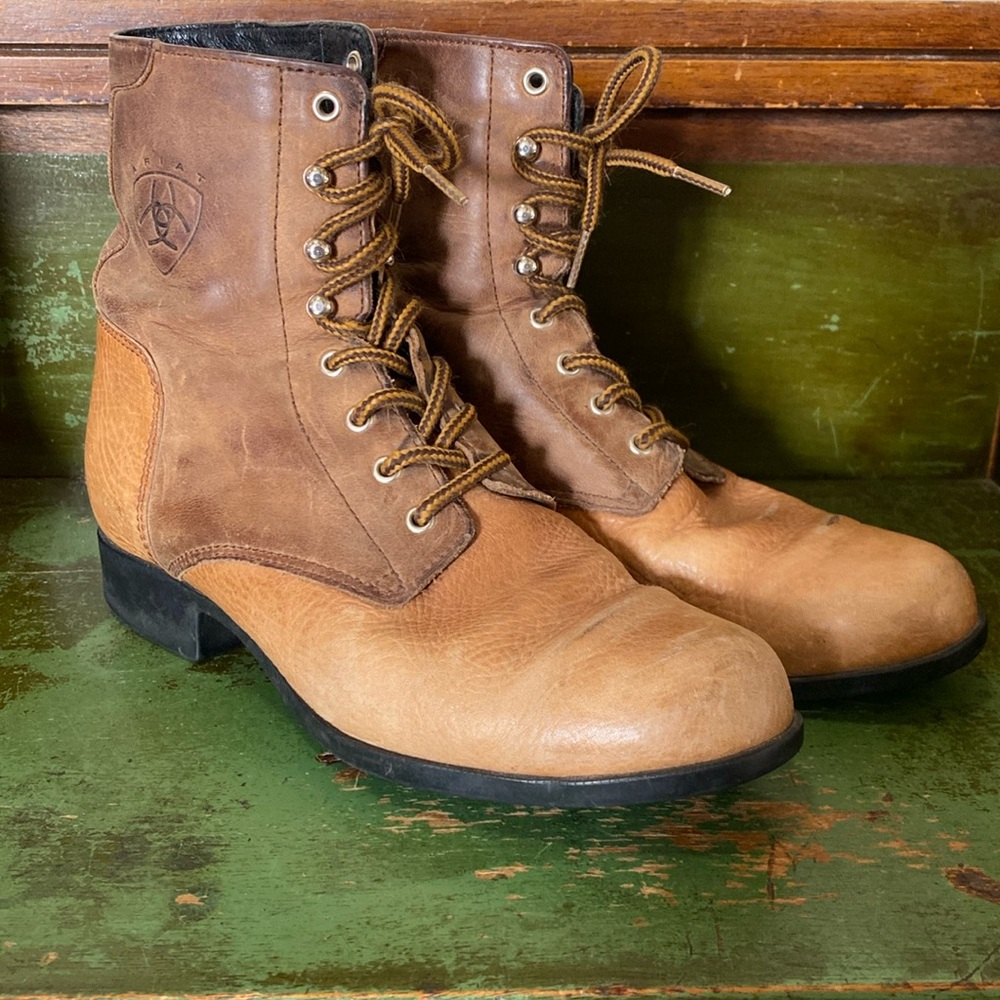 Vintage Ariat boots/booties. Women’s US-6.